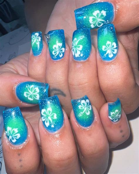 Y2K Nail Ideas That'll Take You Right Back to the Year 2000 — See ...