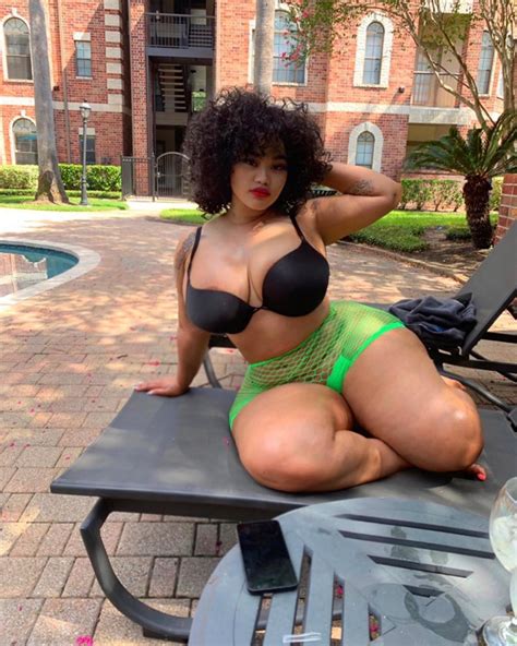 Here’s a picture to use when you hoes say “this is her”😏 Huge Hips, Big ...