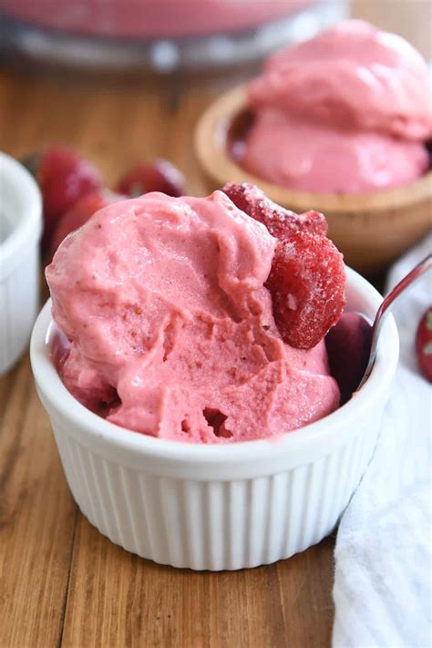 Homemade Strawberry Frozen Yogurt Recipe