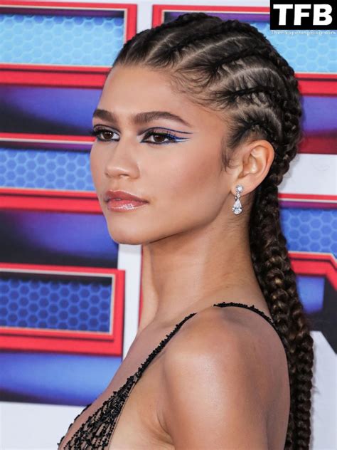 Zendaya Coleman Looks Hot At The LA Premiere Of Columbia Pictures Spider-Man: No Way Home In ...