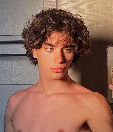 Joshua 🐉 on Instagram: "🤳" | Long curly hair men, Surfer hair, Boys ...