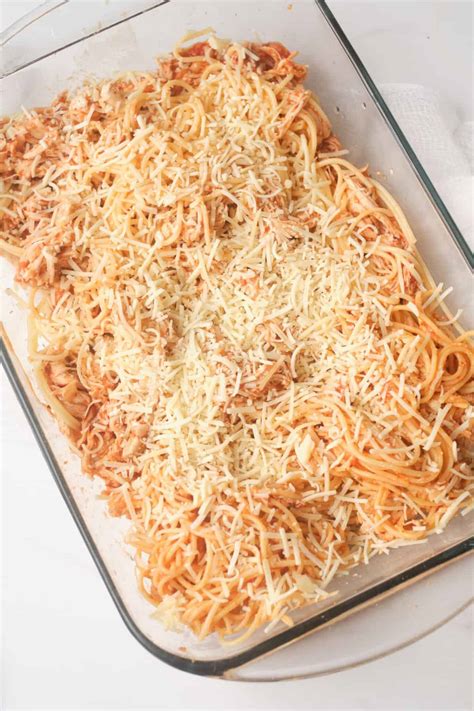 Chicken parmesan spaghetti bake - Drizzle Me Skinny!