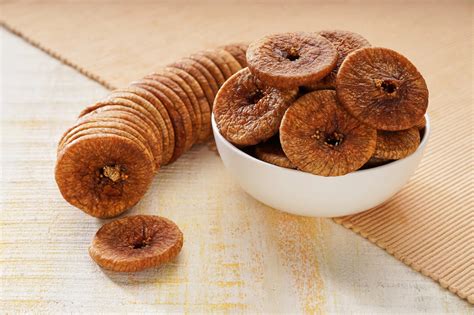 17 Surprising Health Benefits Of Anjeer (Dried Figs) - Nutrition, Uses ...