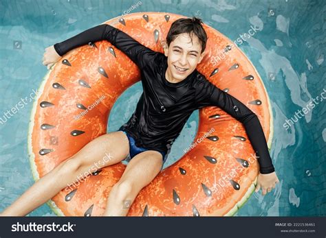 123,226 Boy Wetting Images, Stock Photos & Vectors | Shutterstock