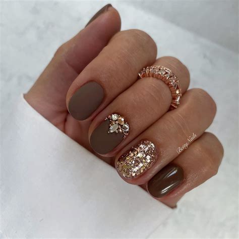 44 Amazing Glitter Nails for Fun-Loving Women - Hairstylery