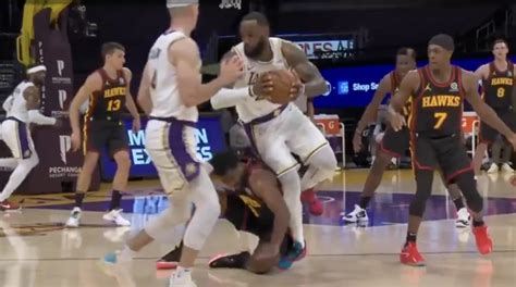 Video: LeBron James suffers gruesome ankle injury during Lakers-Hawks ...