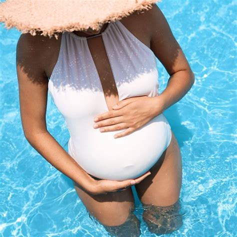 10 Best Maternity Swimsuits to Dress Your Pregnancy Bump