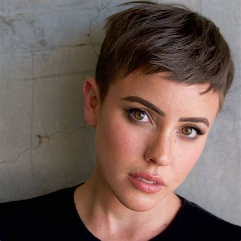 Pixie Hair on Instagram: "@raycheldweiner" | Super short hair, Brunette ...