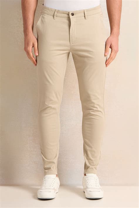 Buy Men Beige Slim Fit Chino Trousers 130389616 in Saudi Arabia | REDTAG