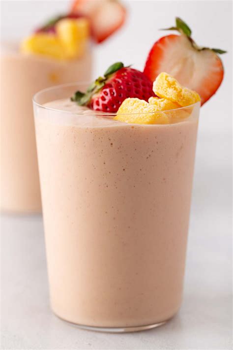 Easy Strawberry Mango Smoothie - Smoothies and Shakes