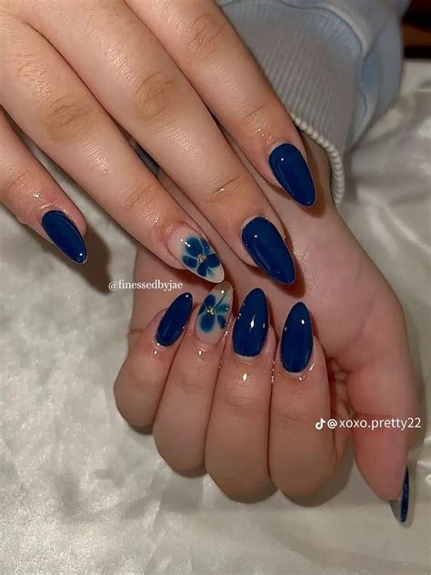 Pin by Bessiebel Colocho on Nails | Blue nails, Almond acrylic nails ...