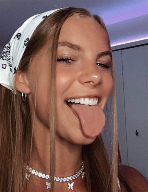 Super Sloppy Ebony Deepthroat : r/TongueTastic