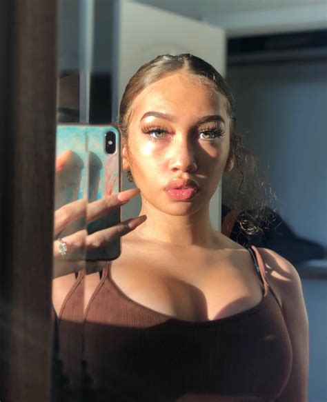 girls, girl icons and yasmeen nicole - image #8044132 on Favim.com