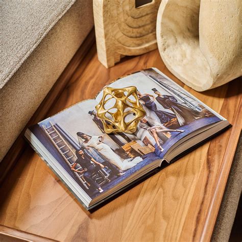 Kit & Kaboodle Dubai: Luxury Furniture, Lighting & Accessories