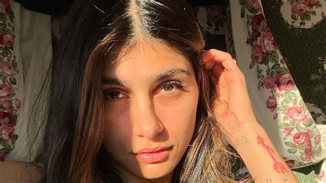 Mia Khalifa le giró a la cámara en traje de baño y dejó su parte de ...
