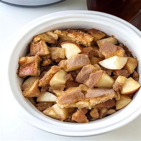 Crockpot Apple Cinnamon French Toast Casserole
