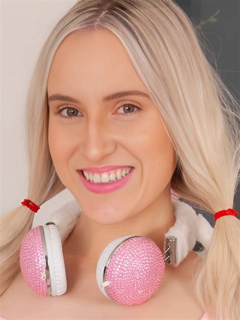 Sophia Love (Model) Wiki, Age, Height, Bio, Weight, Photos, Career and More