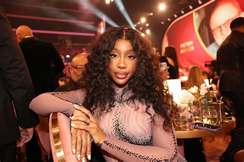 SZA reveals why she had her breast implants removed - ABC News