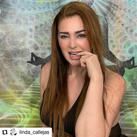Linda Lucía Callejas chicaneó su belleza con pícaro gesto