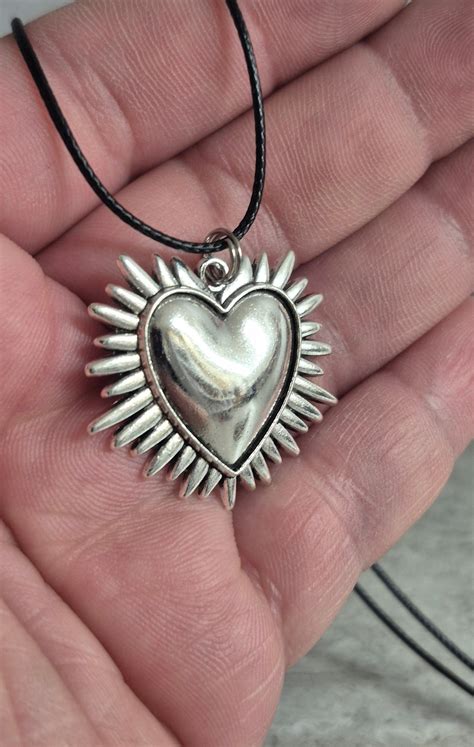 Sacred Heart Pendant w/cord - The ACTS Mission Store