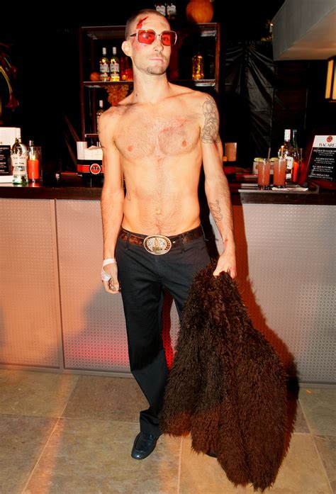 Adam Levine Shirtless And Tempting Poses Pix Naked Male Celebrities ...