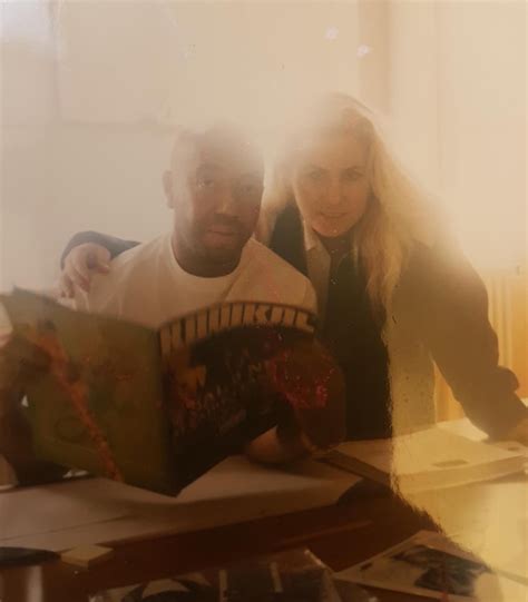 QUI ES-TU : Valérie Atlan, la marraine du rap game (Partie 1/2) - Clique.tv