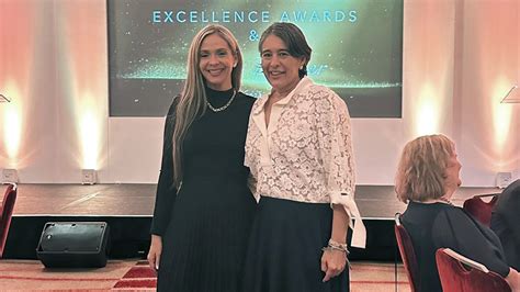 Alexandra Mendoza, egresada del MBA, recibió distinción meritoria como ...