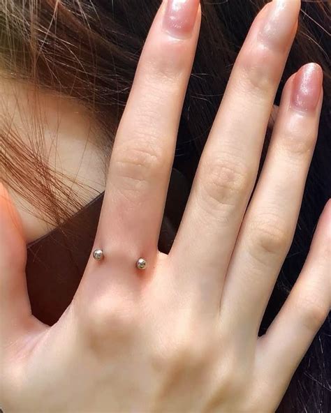 Finger Piercing | Piercing