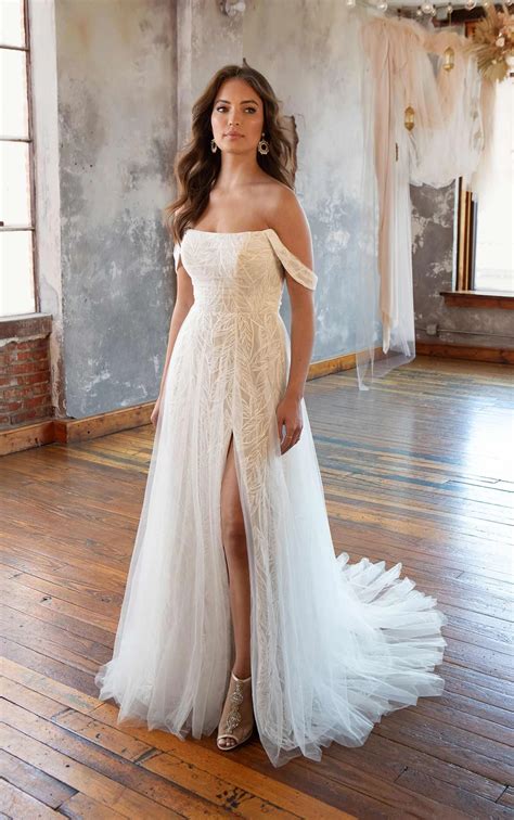 Lace Boho A-Line Wedding Dress with Off-the-Shoulder Straps