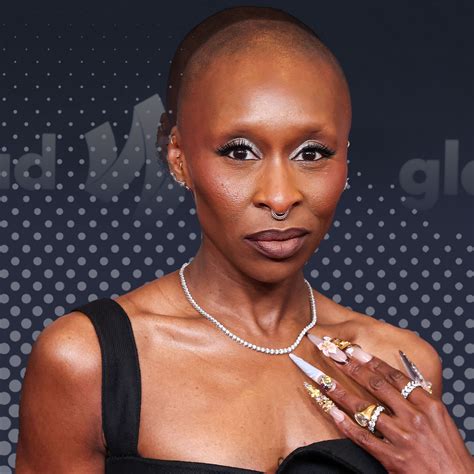 Mindy Kaling Shows Off Her 40-Pound Weight Loss On The Netflix Red ...