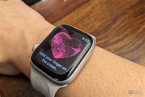 How to use ECG and check blood oxygen levels on Apple Watch