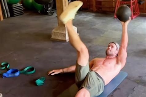 Eagle-eyed fans think they spot Chris Hemsworth’s privates in workout video | New York Post