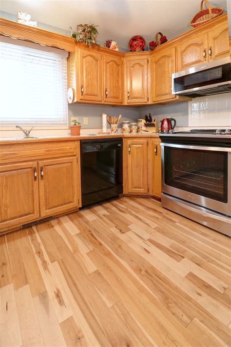 What Color Laminate Flooring With Light Oak Cabinets - Flooring Site