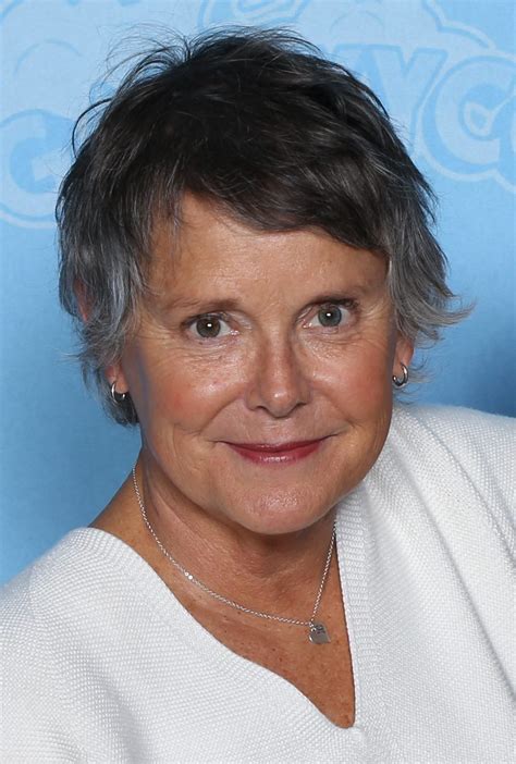 Top 10 Interesting Facts about Amanda Bearse - Discover Walks Blog
