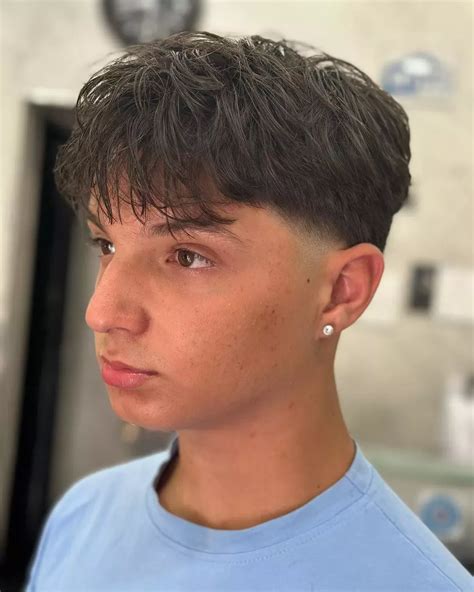 Discover the trendiest men's textured fringe styles. Get the perfect ...