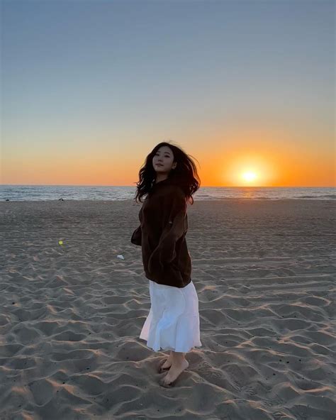Jess/Jessica on the beach - IG - September 2023 : r/Otvgirlsfeet