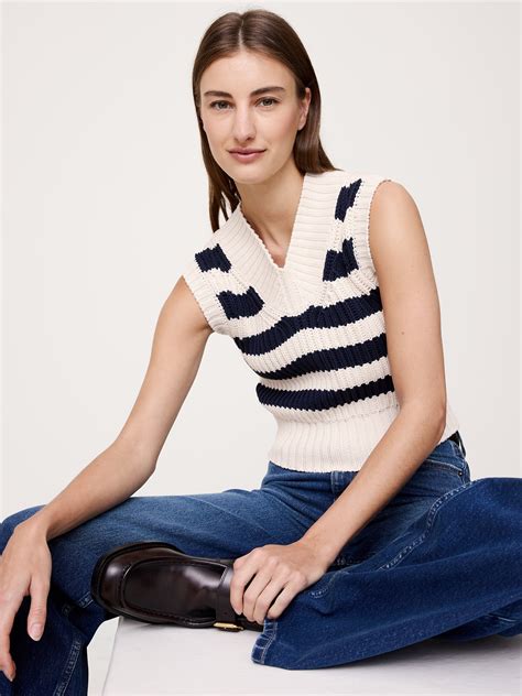 Cotton V-Neck Cropped Sweater Vest | Banana Republic