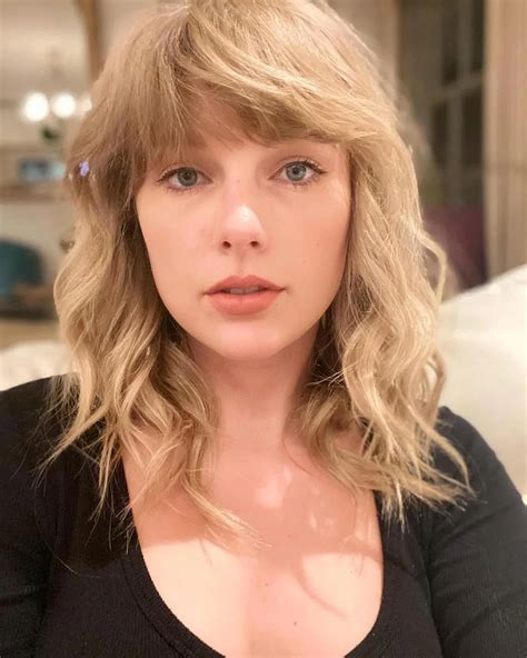 25 Stunning Taylor Swift No Makeup Photos | Fabbon