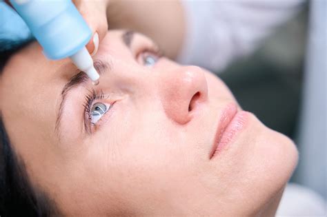 How to Choose the Right Hay Fever Eye Drops for Seasonal Allergies?