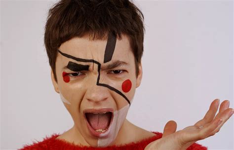 4 Viennese-themed make-up ideas to beat facial recognition's oasch ...