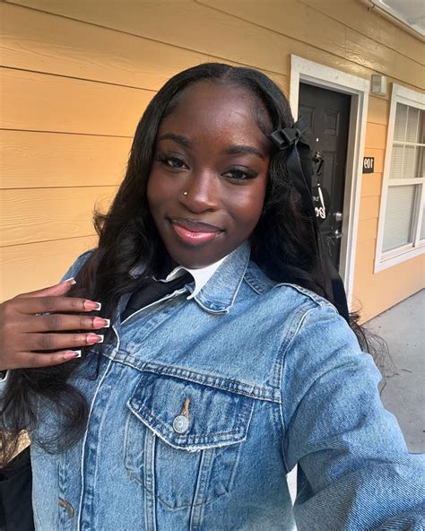 haelle☆ (@haelleeasare) • Instagram photos and videos