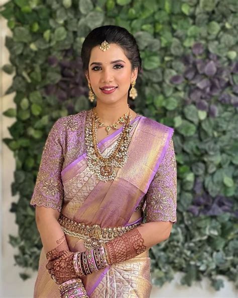 Golden wedding saree 60 photos - Astyledwedding.com