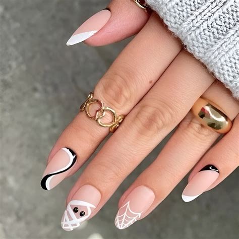 30 Simple Halloween Nails To DIY Your Next Manicure Makeover - Woman ...