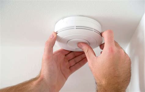 How to Stop Smoke Alarm Beeping: 6 Quick Solutions