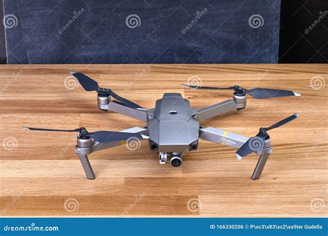 Drone on a desk 编辑类照片. 图片 包括有 é£žè¡œ, é€ é•œ, å®¶åº­ - 166330206