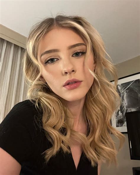 น้อง Melody Mark 12 รูป