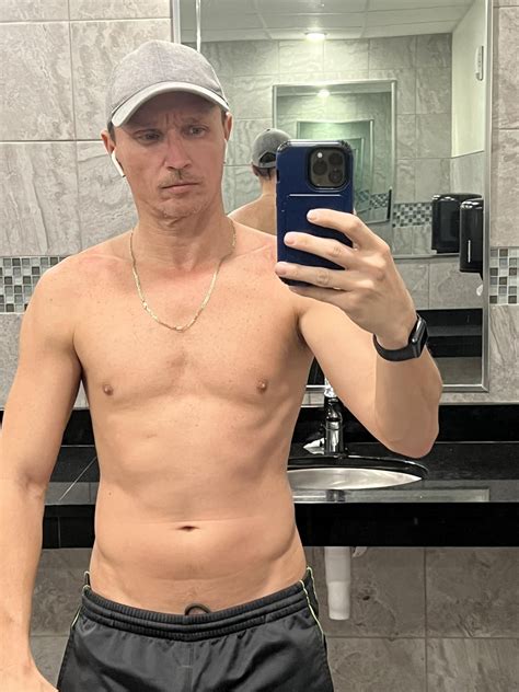 KinkyGuyFL — hotguyssexynavels: Andres Milan