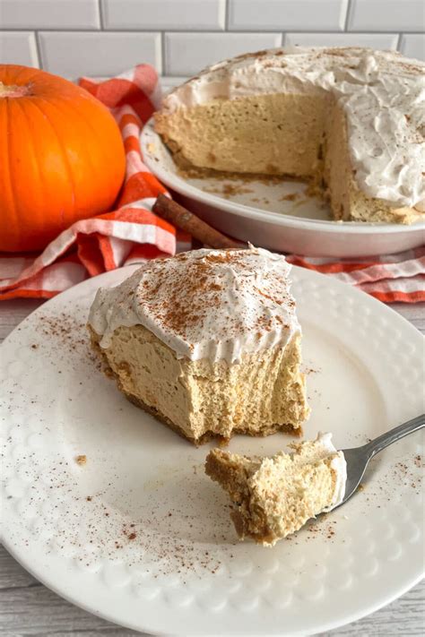 Easy No-Bake Pumpkin Cream Pie Recipe | Modernmealmakeover.com