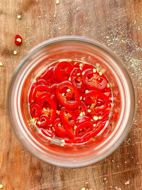 Smoky Maple Pickled Chillies - daraeats