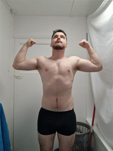 24/M/6'0 - 70kg (154lbs) -> 96.8kg (211lbs) - 9 months : r/GYM